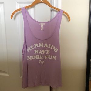 The perfect, comfy beach tank top for summer! 🌞